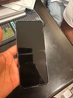 Samsung Black Foldable Galaxy-Style Smartphone flip3 5G 128gb unlocked